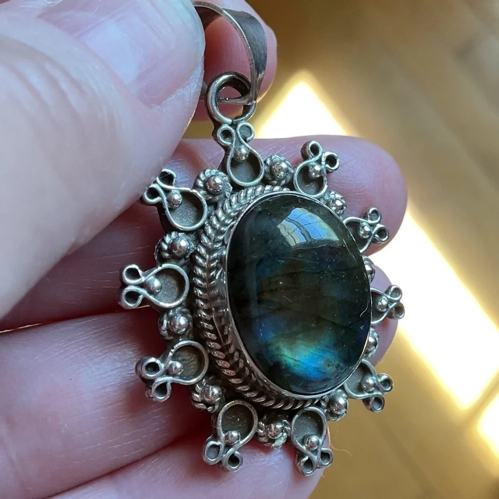 NWOT STERLING SILVER 925 Labradorite beautiful OvaL Pendant